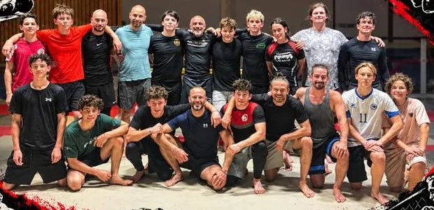 Les pratiquants du club Amazonia Jiu-Jitsu Crest réunis sur le tatami